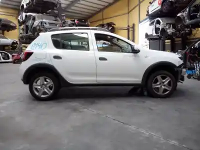 Veículo de Sucata dacia sandero stepway do ano 2015 alimentado h4b400