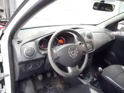 Veículo de Sucata dacia sandero stepway do ano 2015 alimentado h4b400