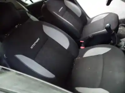 Veículo de Sucata dacia sandero stepway do ano 2015 alimentado h4b400