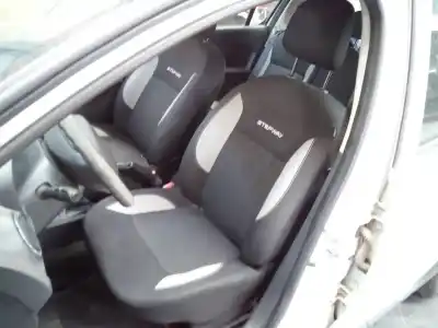 Veículo de Sucata dacia sandero stepway do ano 2015 alimentado h4b400