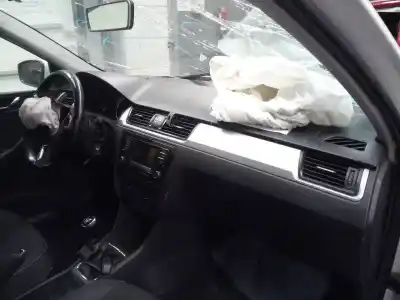 Veículo de Sucata skoda rapid active do ano 2016 alimentado cxma