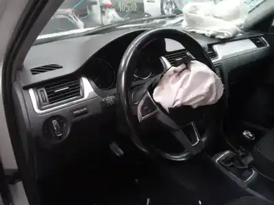 Veículo de Sucata skoda rapid active do ano 2016 alimentado cxma