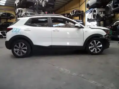 Veículo de Sucata KIA STONIC (YBCUV) Drive do ano 2022 alimentado 