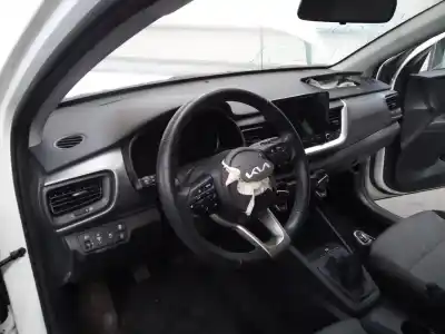 Veículo de Sucata kia stonic (ybcuv) drive do ano 2022 alimentado 