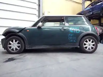 Véhicule à la ferraille mini                                               mini (r50,r53)                                                                                                                                                                                                                                             cooper                                                                                                                                                                                                                                                     de l'année 2003 alimenté w10b16a