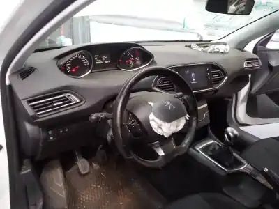 Véhicule à la ferraille peugeot                                            308                                                                                                                                                                                                                                                        active                                                                                                                                                                                                                                                     de l'année 2016 alimenté bhz