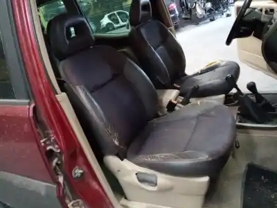 Veicolo di demolizione nissan terrano/terrano.ii (r20) se dell'anno 2002 alimentato td27ti