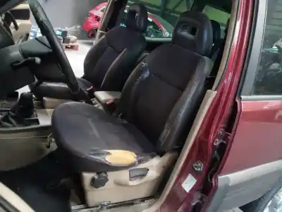 Veicolo di demolizione nissan terrano/terrano.ii (r20) se dell'anno 2002 alimentato td27ti