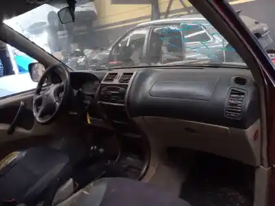 Veicolo di demolizione nissan terrano/terrano.ii (r20) se dell'anno 2002 alimentato td27ti