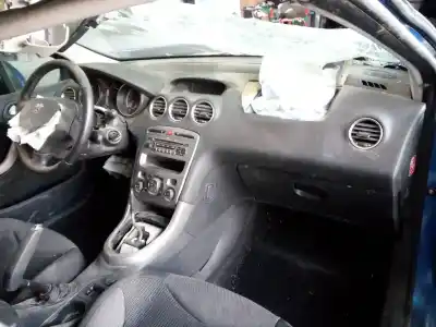 Veículo de Sucata peugeot 308 confort do ano 2010 alimentado 9hx