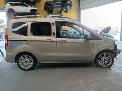 Veicolo di demolizione ford tourneo courier (c4a) titanium dell'anno 2017 alimentato sfcd