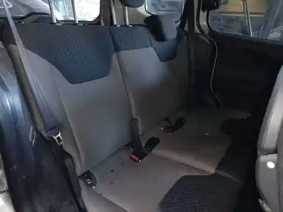 Veicolo di demolizione ford tourneo courier (c4a) titanium dell'anno 2017 alimentato sfcd