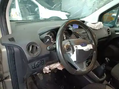 Veicolo di demolizione ford tourneo courier (c4a) titanium dell'anno 2017 alimentato sfcd