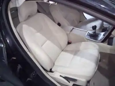 Veículo de Sucata volvo s60 lim. kinetic do ano 2010 alimentado d5204t2