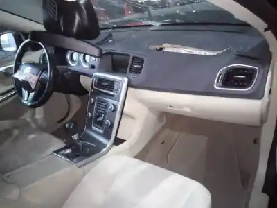 Veículo de Sucata volvo s60 lim. kinetic do ano 2010 alimentado d5204t2