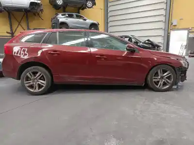 Verschrottungsfahrzeug VOLVO V60 KOMBI Kinetic des Jahres 2014 angetrieben D5204T7