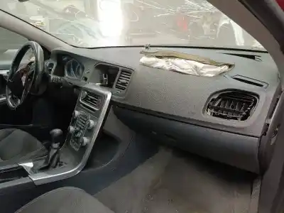 Sloopvoertuig volvo v60 kombi kinetic van het jaar 2014 aangedreven d5204t7