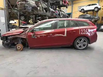 Sloopvoertuig volvo v60 kombi kinetic van het jaar 2014 aangedreven d5204t7