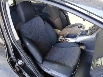 Veicolo di demolizione toyota auris active dell'anno 2010 alimentato 1ndtv