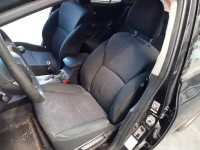 Veicolo di demolizione toyota auris active dell'anno 2010 alimentato 1ndtv