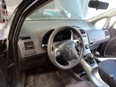 Veicolo di demolizione toyota auris active dell'anno 2010 alimentato 1ndtv