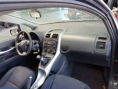 Veicolo di demolizione toyota auris active dell'anno 2010 alimentato 1ndtv