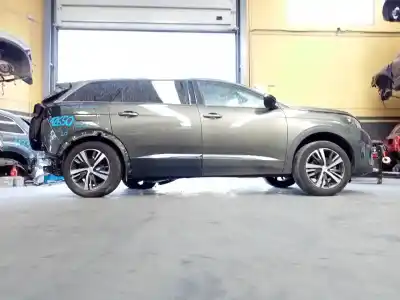 Veicolo di demolizione PEUGEOT 5008 GT Line dell'anno 2019 alimentato HN05