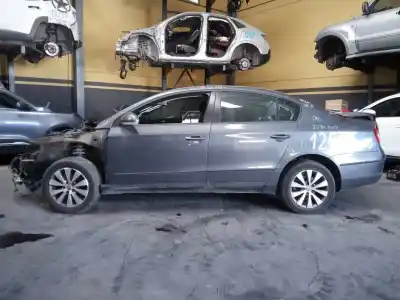 Verschrottungsfahrzeug VOLKSWAGEN PASSAT BERLINA (3C2)  des Jahres 2010 angetrieben CBDC