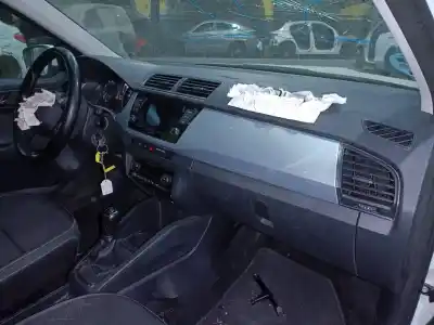 Veículo de Sucata skoda fabia combi familiar comfort do ano 2020 alimentado dkrc