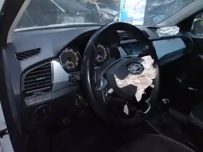 Veículo de Sucata skoda fabia combi familiar comfort do ano 2020 alimentado dkrc