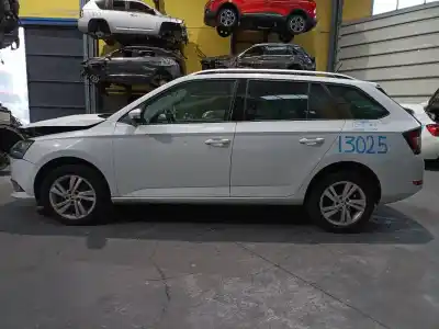 Veículo de Sucata skoda fabia combi familiar comfort do ano 2020 alimentado dkrc