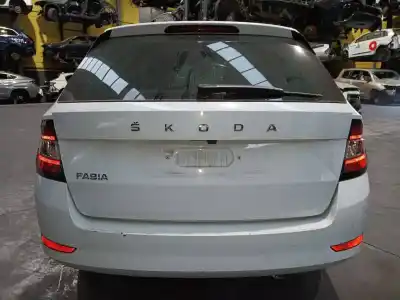 Veículo de Sucata skoda fabia combi familiar comfort do ano 2020 alimentado dkrc