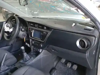 Veículo de Sucata toyota auris (_e18_) 1.4 d-4d (nde180_) do ano 2014 alimentado 1ndtv