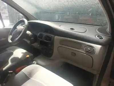 Sloopvoertuig renault megane scenic (ja0/1_) 1.4 i (ja0e) van het jaar 2002 aangedreven e7j 764