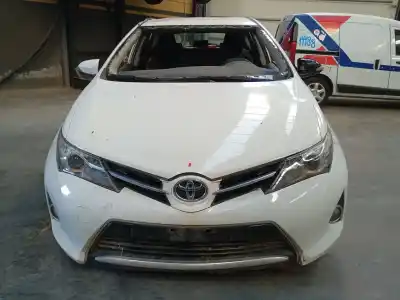Sloopvoertuig toyota auris (_e18_) 1.4 d-4d (nde180_) van het jaar 2012 aangedreven 1ndtv