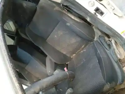 Sloopvoertuig toyota auris (_e18_) 1.4 d-4d (nde180_) van het jaar 2012 aangedreven 1ndtv