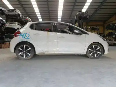 Verschrottungsfahrzeug PEUGEOT 208 I (CA_, CC_)  des Jahres 2016 angetrieben HMR