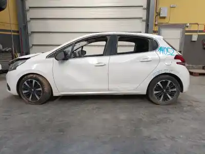 Verschrottungsfahrzeug peugeot 208 i (ca_, cc_) 1.2 vti 82 des jahres 2016 angetrieben hmr