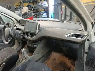 Verschrottungsfahrzeug peugeot 208 i (ca_, cc_) 1.2 vti 82 des jahres 2016 angetrieben hmr