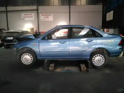 Véhicule à la ferraille ford focus berlina (cak) * de l'année 2003 alimenté 