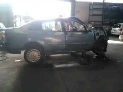 Véhicule à la ferraille ford focus berlina (cak) * de l'année 2003 alimenté 