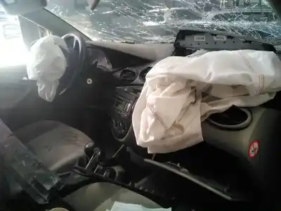 Véhicule à la ferraille ford focus berlina (cak) * de l'année 2003 alimenté 