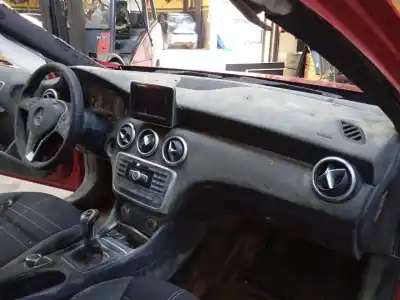 Veicolo di demolizione MERCEDES-BENZ CLASE A (W176)  dell'anno 2014 alimentato 607951