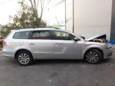 Veicolo di demolizione volkswagen passat variant (365) edition bluemotion dell'anno 2013 alimentato cffb