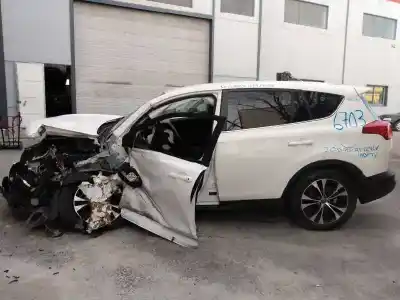 Vehicul casat toyota rav 4 advance al anului 2015 alimentat 1adftv