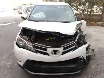 Vehicul casat toyota rav 4 advance al anului 2015 alimentat 1adftv