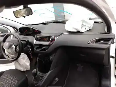 Vehicul casat peugeot 208 access al anului 2012 alimentat 8hr