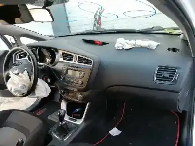 Здавання транспортного засобу kia cee´d drive року 2013 потужний d4fb