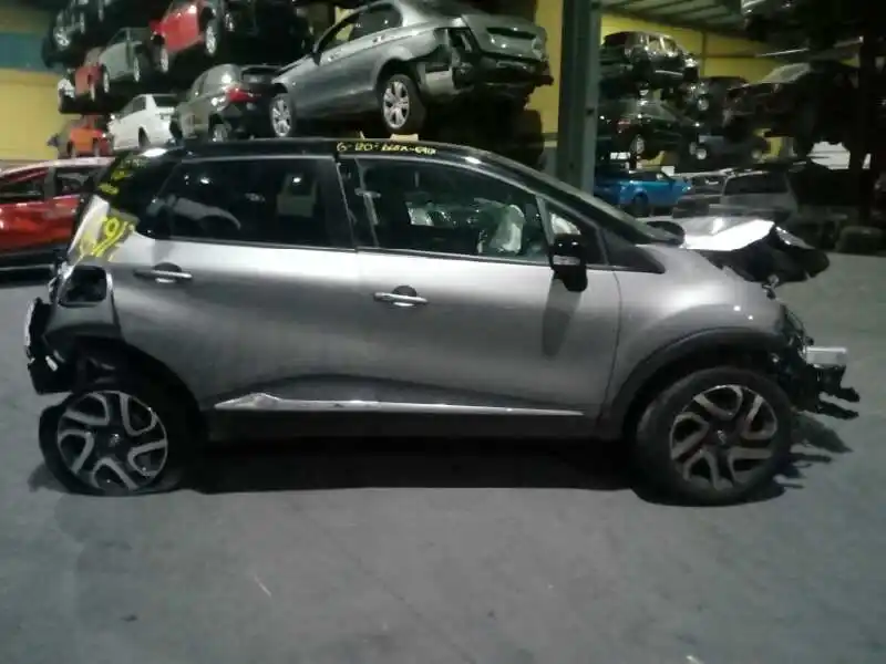 Parasol Derecha: RENAULT CAPTUR II 