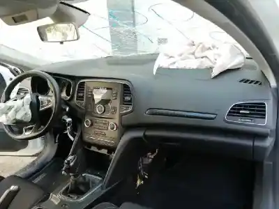 Veículo de Sucata renault megane iii berlina 5 p business do ano 2015 alimentado k9k656